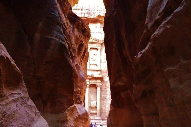 1 Day Tour to Petra From Eilat - Group size, guide quality, and the human side