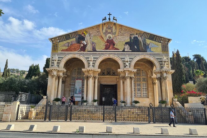 In The Footsteps of Jesus Day Tour - Dguide Self Guiding App - Damascus Gate and the final approach