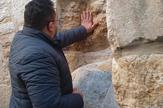 jerusalem classic tour - One hour inside the Church of the Holy Sepulchre