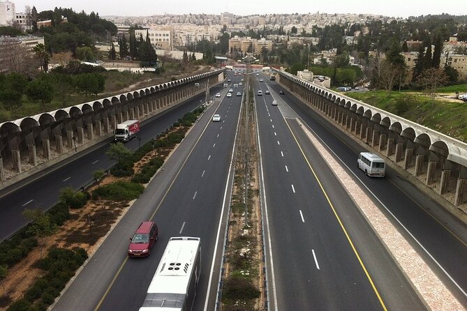 Jerusalem from Tel Aviv Ben Gurion Airport Private Arrival Transfer - A closer look at the vehicle and luggage rules
