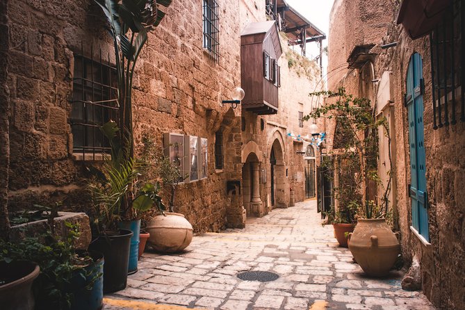 Jerusalem Half Day Walking Tour (3 hours) from Jerusalem - Entering the Church of the Holy Sepulchre