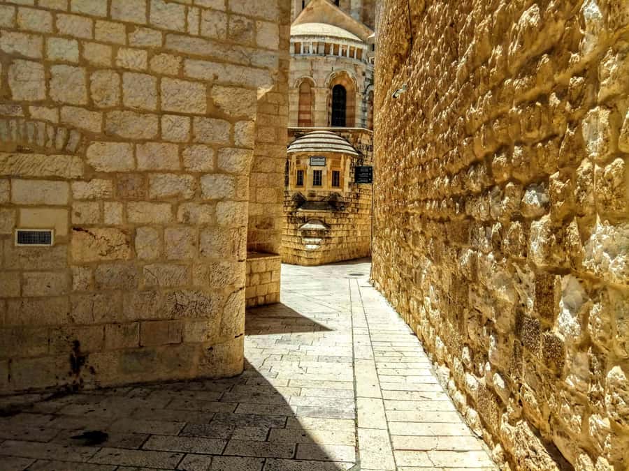 Jerusalem: Old City Private Walking Tour of Religious Sites - Following the Via Dolorosa to the Western Wall