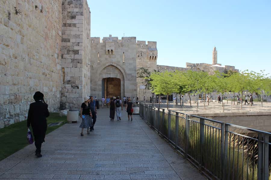 Jerusalem: Old City Shabbat Experience and Walking Tour - Meeting at Jaffa Gate and finding your guide