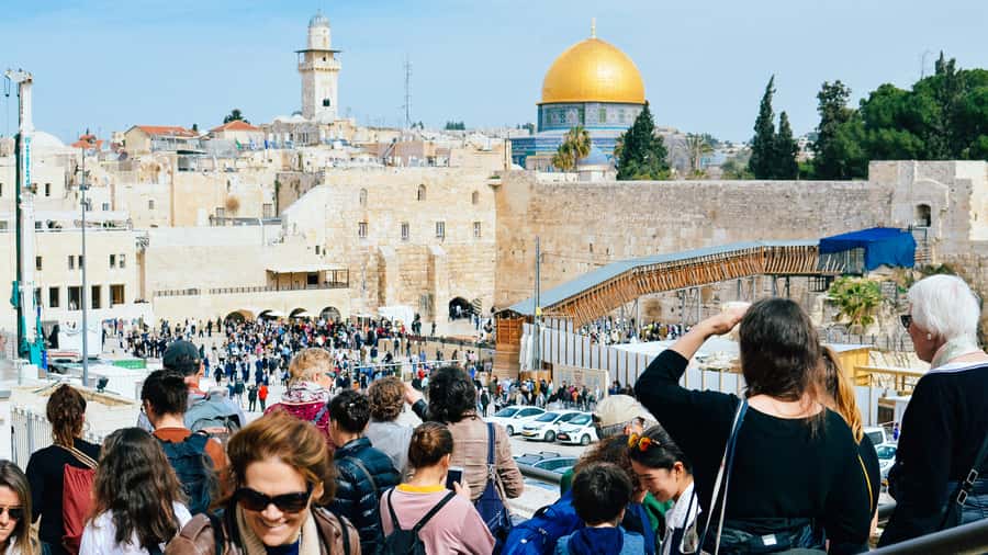 Jerusalem: Old City Shabbat Experience and Walking Tour - The Western Wall as the emotional center