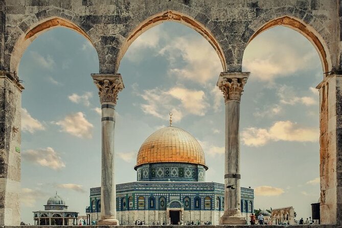 Jerusalem : Private Walking Tour with A Guide (Private Tour) - Starting at your accommodation and finding your bearings