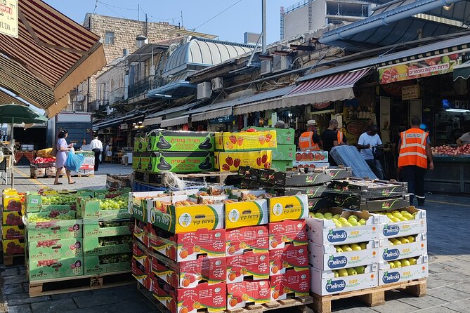 Mahane Yehuda Market food tour jerusalem - Orit’s guiding style and the small group