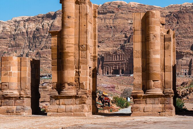 Petra 1-Day Tour from Eilat + FREE Traditional Lunch - Entering Petra through the Siq