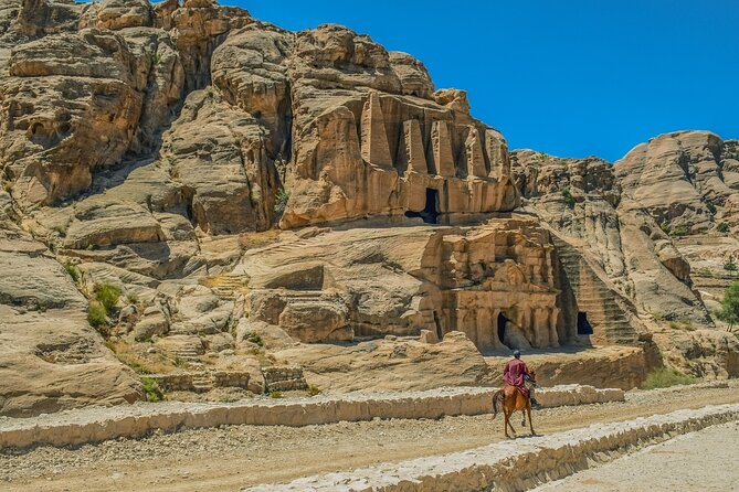 Petra 1-Day Tour from Jerusalem with FREE Authentic Lunch - What the group size means