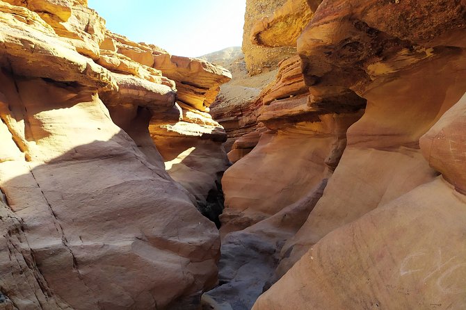 Red canyon jeep tour in Eilat - Walking into the Red Canyon