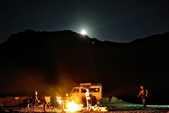 Sunset time Ramon Crater Jeep tour, bonfire and stargazing - Why an evening tour fits Ramon Crater