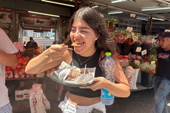 Tel Aviv: Carmel Market Food Tasting Tour “Shuk Hacarmel” - Meeting vendors with family ties to the market