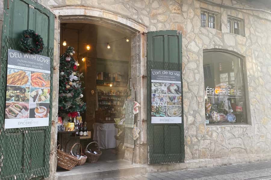 Tel Aviv: Neve Tzedek Cultural Walking Tour - The Suzanne Dellal Center and the cultural heart of the district