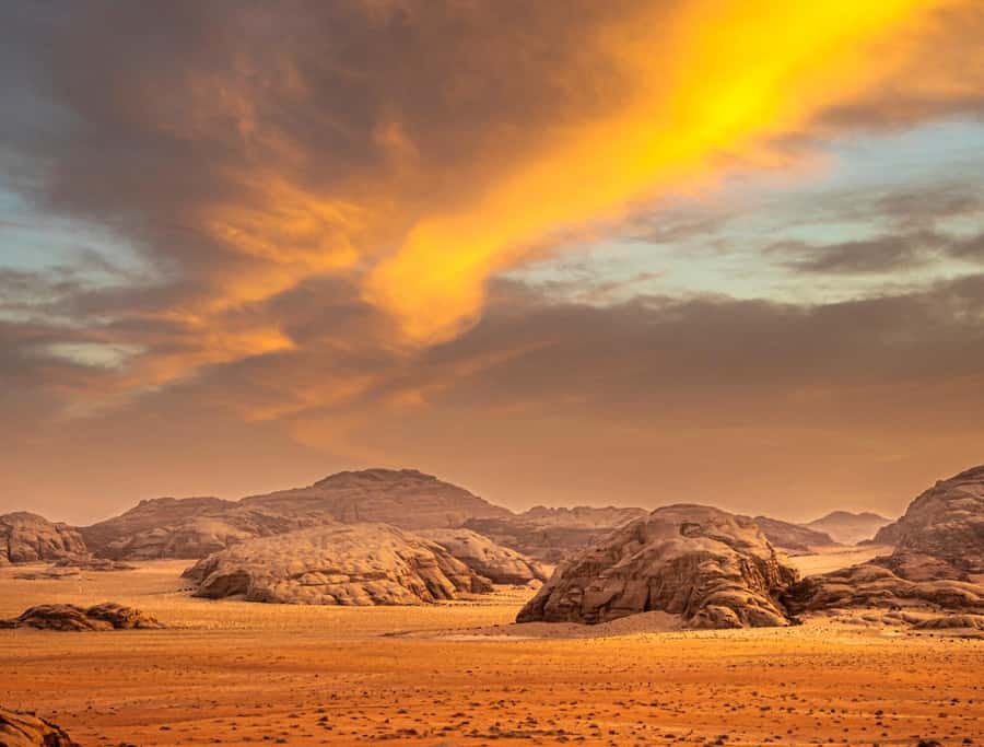Tel Aviv: Petra & Wadi Rum 2-Day Glamping Trip with Flights - Entering Petra through the Siq