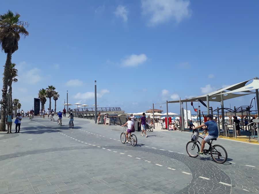 Tel Aviv: Private Bike Tour - Neve Tzedek and the Suzanne Dellal Center
