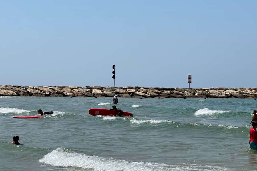 Tel Aviv: Professional Surfing Lessons at Beach Club TLV - Why private instruction changes the experience