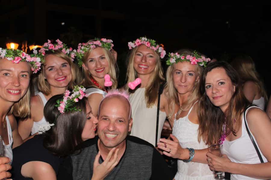 Tel Aviv: Pub Crawl with 4 Stops and Free Shots - Key points before you book