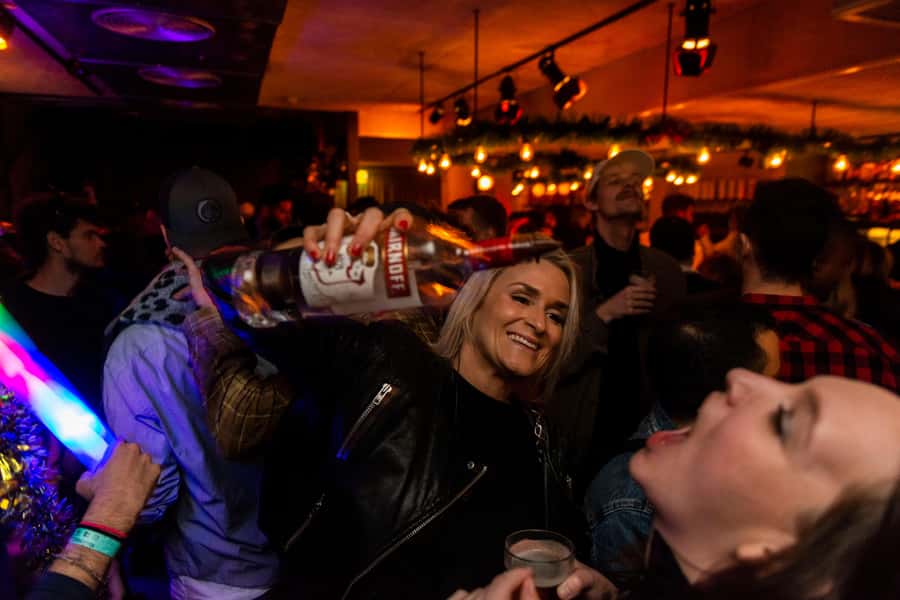 Tel Aviv: Pub Crawl with 4 Stops and Free Shots - What the four stops are like